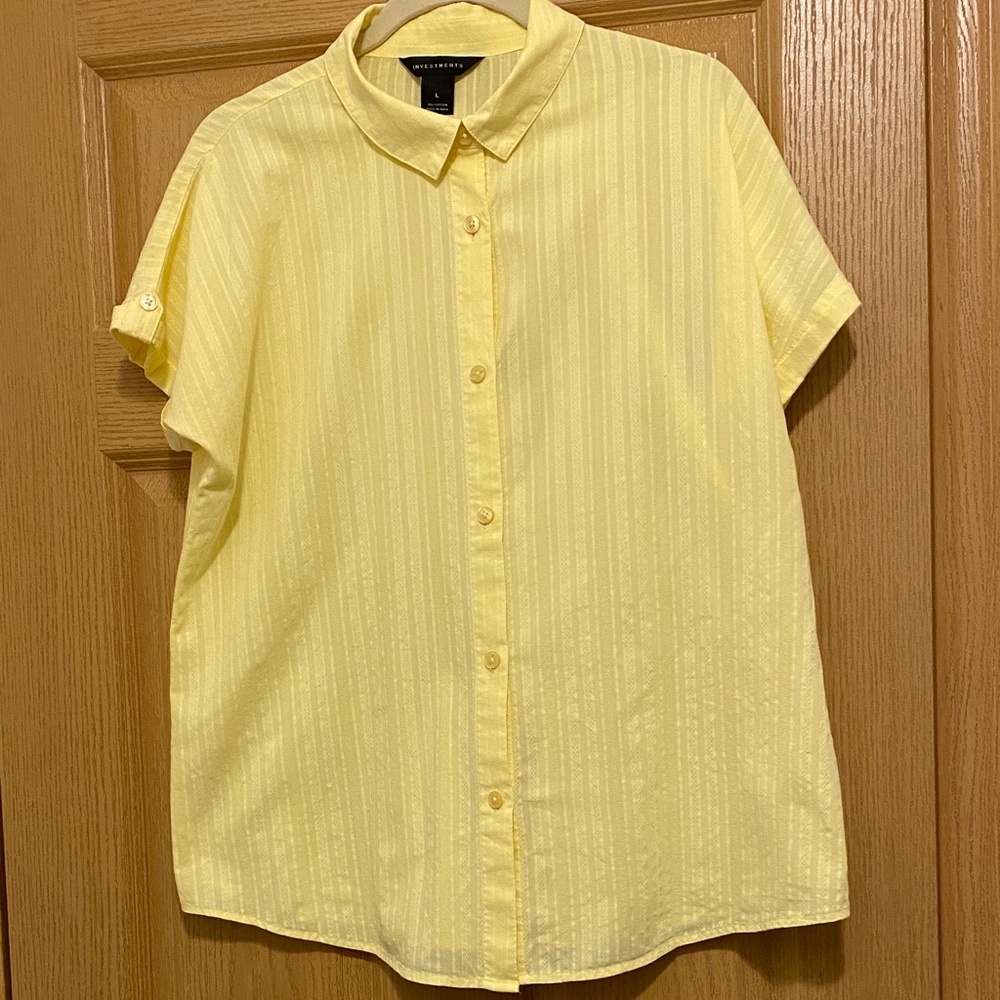 Investments Light Yellow Casual Button Down Shirt Women’s size Large 100%Cotton